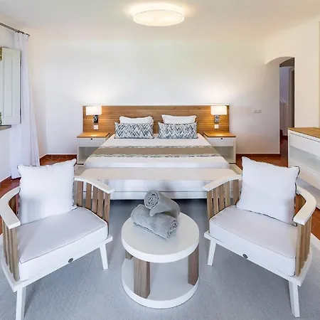 Sleeps 16 Wifi