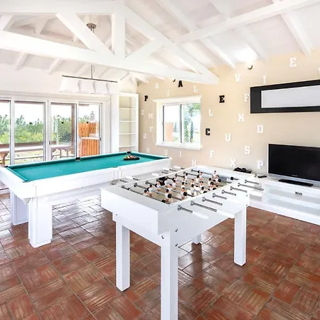 Sleeps 16 Wifi