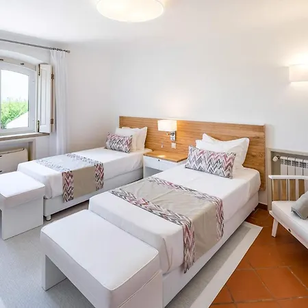 Villa Sleeps 16 Wifi