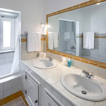 Sleeps 16 Wifi